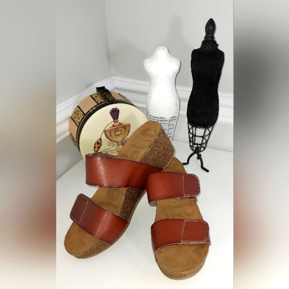 Mad Paw Velcro Straps Cork Sandals